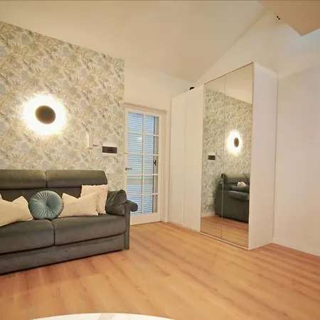 Tiny Park House شقة